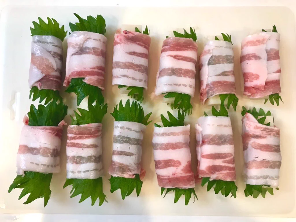 相性抜群！切り餅にチーズ・大葉・豚肉を巻き弱火で蒸し焼きが美味しい！