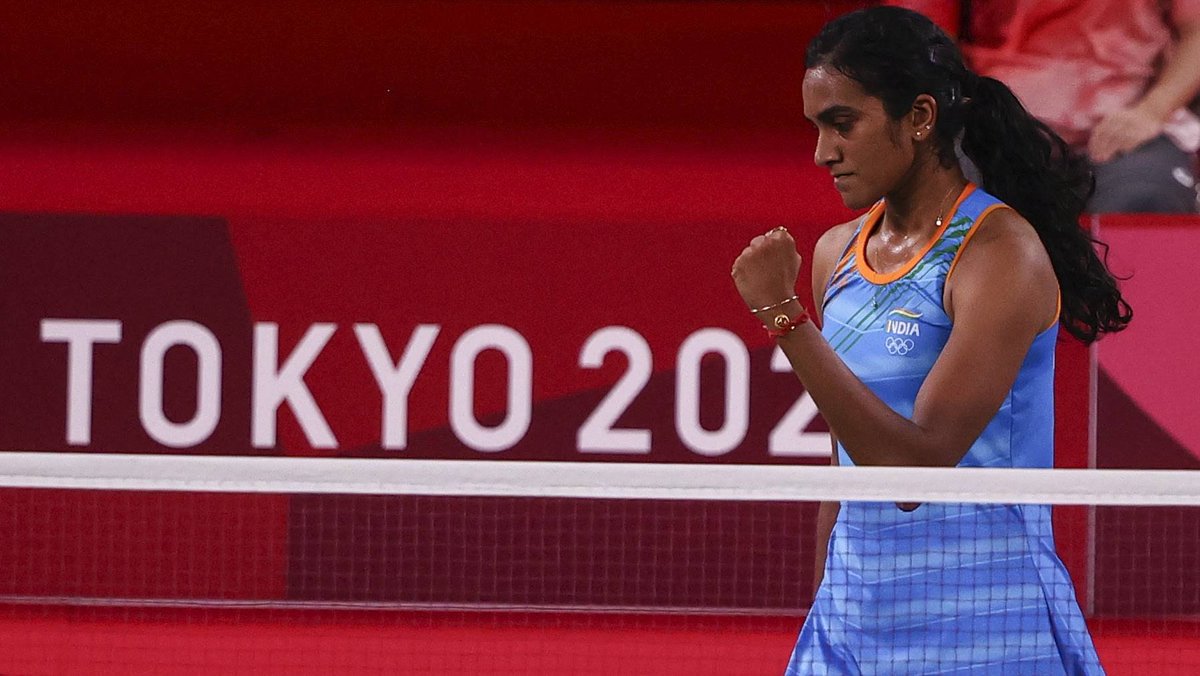 WeAreTeamIndia's tweet image. #TeamIndia | #Tokyo2020 | #Badminton
Women's Singles Bronze Medal Match
You did it @Pvsindhu1👏🙌🥉
Back to back Olympic medals for PV Sindhu! Defeats Bing Jiao to be the 2nd Indian athlete to win 2 individual #Olympics medals. #RukengeNahi #EkIndiaTeamIndia #Cheer4India