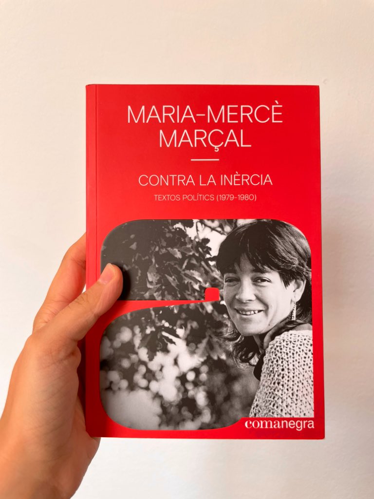 ClaudiaRiusL's tweet photo. És millor acompanyar la classe de la lectura d’aquest llibre de @Comanegra. 

@HelenaGonzalezF sempre trobo a faltar que es parli de l’ús conscient de les llengües pròpies en tots aquells moviments. Que hi hagi textos de la MMM que només es trobin en gallec n’és un gran exemple💘 https://t.co/w8FnEe6JaN