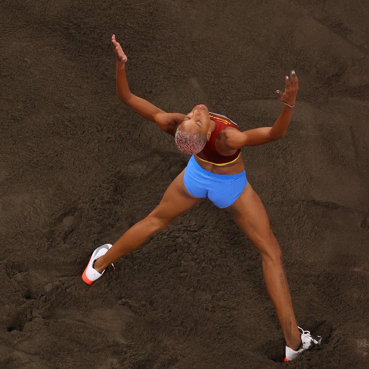 ¡DE ORO PLANETA! 🥇 

MEDALLA DE ORO 🥇 CON RÉCORD OLÍMPICO!

YULIMAR ROJAS SEÑORES! 🇻🇪