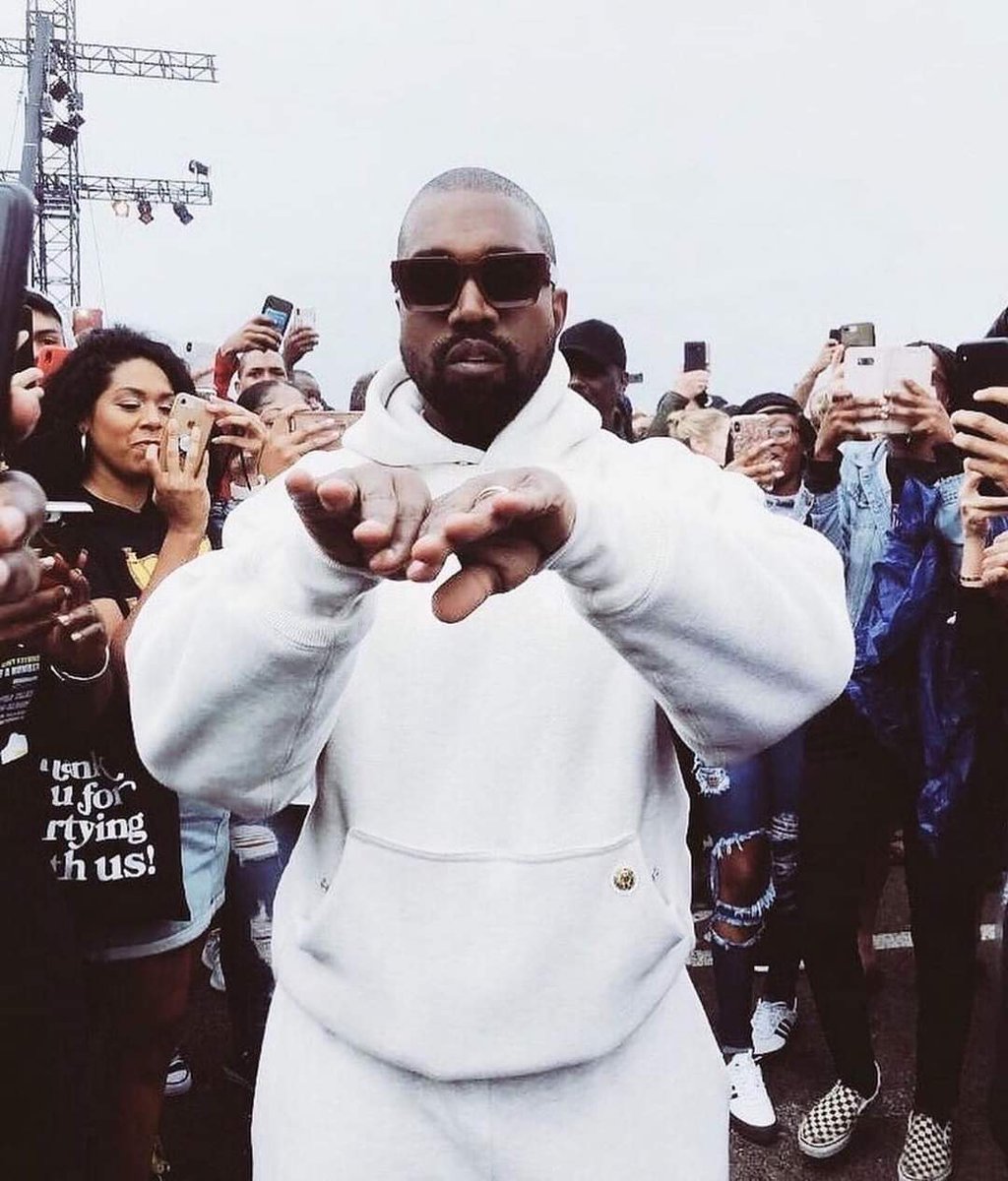 TRILL20353's tweet photo. #DONDA on the way 

📸 /koolsista https://t.co/uni3zXlp2t