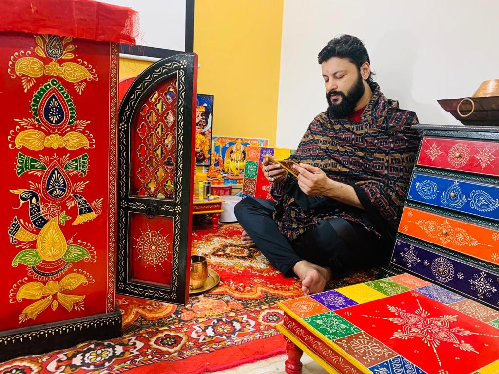 AnubhavMohanty_'s tweet image. ସମଲ୍ପୁରର୍ ମାଟି.. ପାନୀ ଝର୍ର୍ଷି୍ ହିରା ନିଲା..

ଜୟ ଜୟ ମାଁ ସମଲେଇ ଗୋ.. ଧୟେନ୍ ଧୟେନ୍ ତୋର୍ ଲିଲା🙏🏻

#sambalpuriday