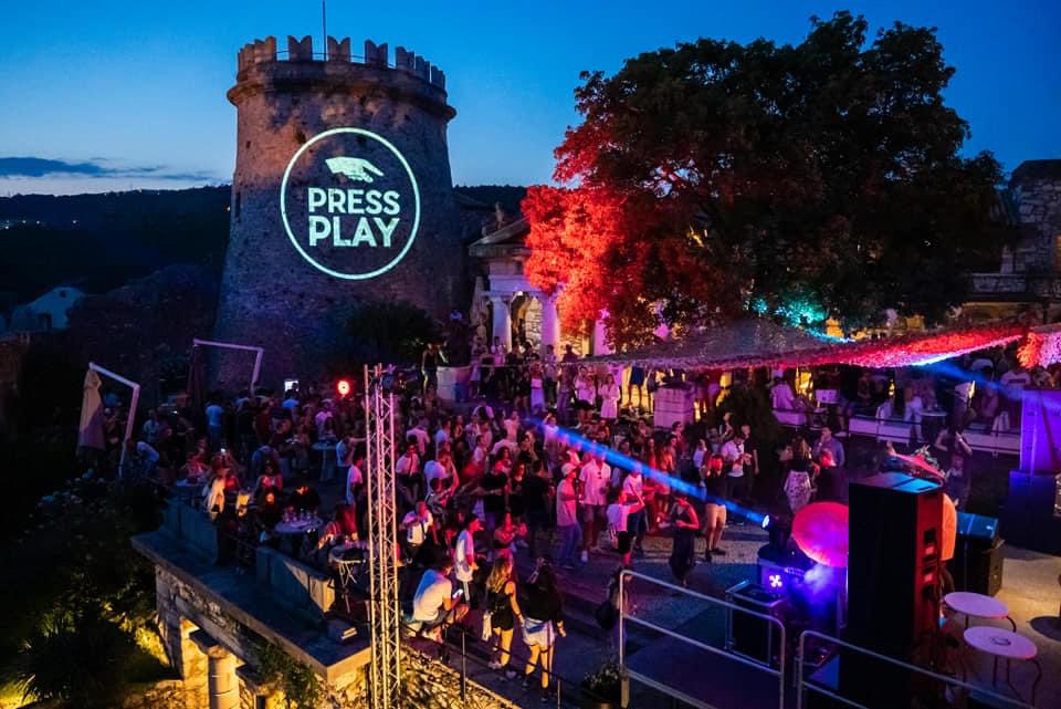 frankopanieu's tweet photo. Donosimo djelić atmosfere sa sinoćnjega partija na Gradini! 🥳
#frankopani #trsatcastle #pgž #visitRijeka #party #summer21 #pressplayevents #croatia https://t.co/ERDCNifBiT