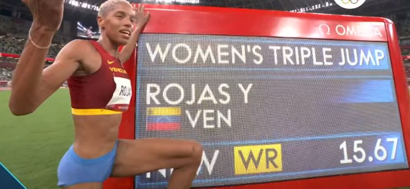 diariopanorama's tweet photo. La venezolana Yulimar Rojas ganó la medalla de oro en los JJ OO de Tokio, este domingo 1 de agosto, al romper el récord olímpico y mundial. Rojas ocupó la primera casilla con un salto de 15.67 metros. Minutos antes había roto la marca olímpica de 15.41 metros. ¡Bravo, Yulimar! https://t.co/jn22m4bi0M