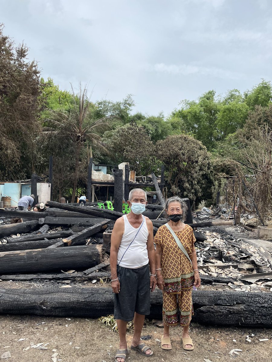 Firstchoi15's tweet image. รบกวนทุกคนที่ผ่านมาเห็น เมื่อวันที่ 31 กค เกิดเหตุเพลิงไหม้บ้านตากับยายเราเอง บ้านทั้งหลังไม่เหลืออะไรเลย อยากชวนทุกคนร่วมบริจาค ร่วมกันสร้างที่พักพิงให้คุณตายายนะคะ ร่วมทำบุญได้ที่บัญชี 020066251529 ปุญญิศา ไพโรจน์ ธ.ออมสินออมสิน #อีจัน #ทวิตดีคนรีน้อย #ไฟไหม้