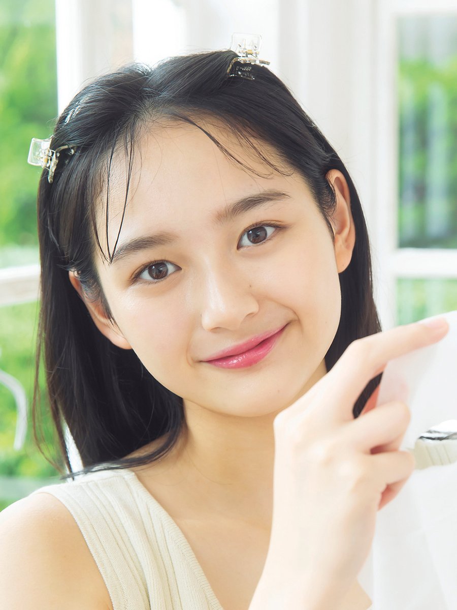 加藤栞 Kato Shio Twitter