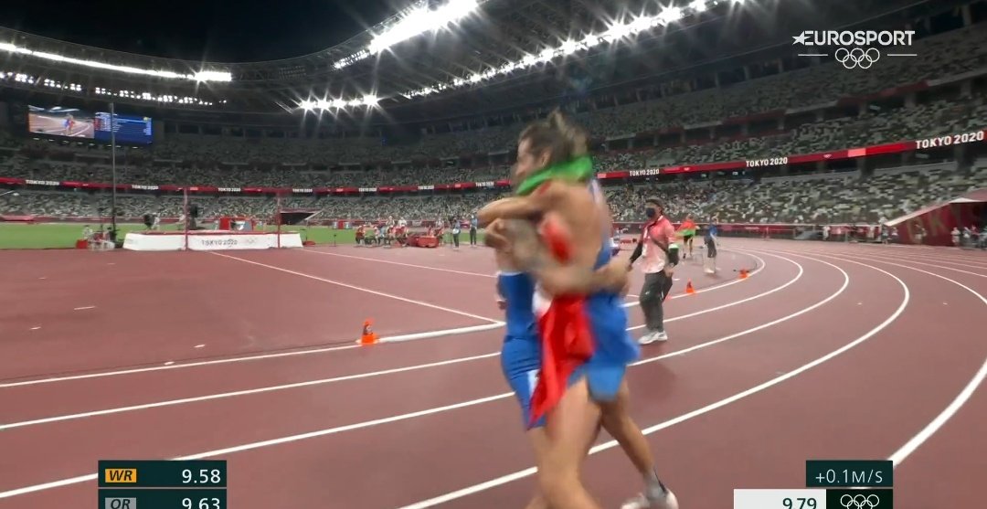 RobChippedEdge's tweet photo. L'ABBRACCIO TRA TAMBERI E JACOBS STO PIANGENDO CHE CAVOLO HANNO COMBINATO 
#tokyo2020 #italiateam #giochiolimpici #athletics
#GOLD https://t.co/ayFTRqJ682