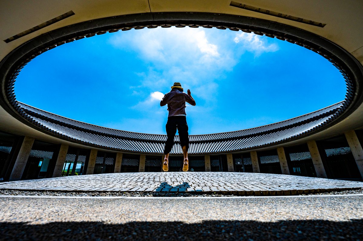 淡路夢舞台
海の教会&amp;国際会議場
#2021年7月撮影

大塚国際美術館に行く途中で・・・

ボク「淡路島に安藤忠雄の建築物あるから見ていっていい？」
妻「だれ？私、歴史上の人物よく知らんねん・・・」
ボク「まだ生きとるわい！日本を代表する建築家や！」

と漫才しながら見てきました(^-^;