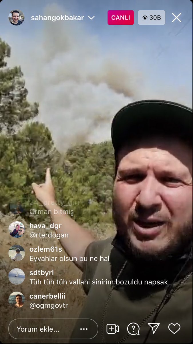 NinjaTosbagaa's tweet photo. Adam kaç gündür uyarıyor, kendi çabalarının yetmediğini söylüyor, yardım gelmezse yanacak dediği her yer yanıyor… #MarmarisYaniyor https://t.co/csjsq4vv52