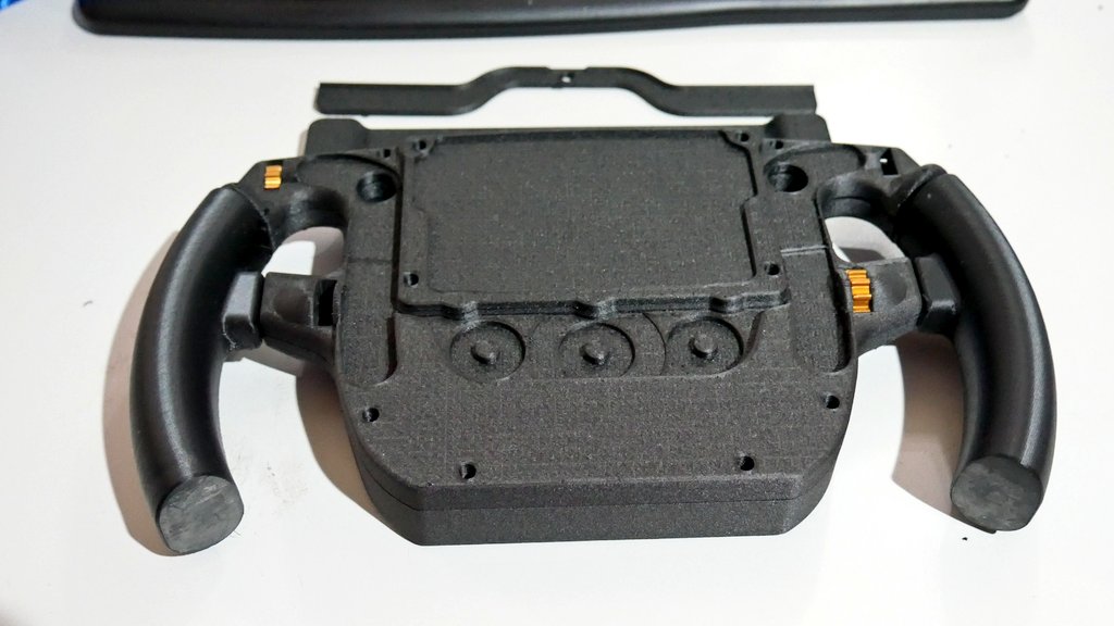 de3dprintman's tweet photo. The EPIC #McLaren MP4-30 2015 Steering Wheel by @nachete2016 is taking shape and already looks amazing. The main body is printed in #Fiberthree PA CF Pro on the #Prusai3MK3S by @josefprusa and look at those beautiful top layer infill patterns. It almost looks like the real deal. https://t.co/IZPxg6lRz9