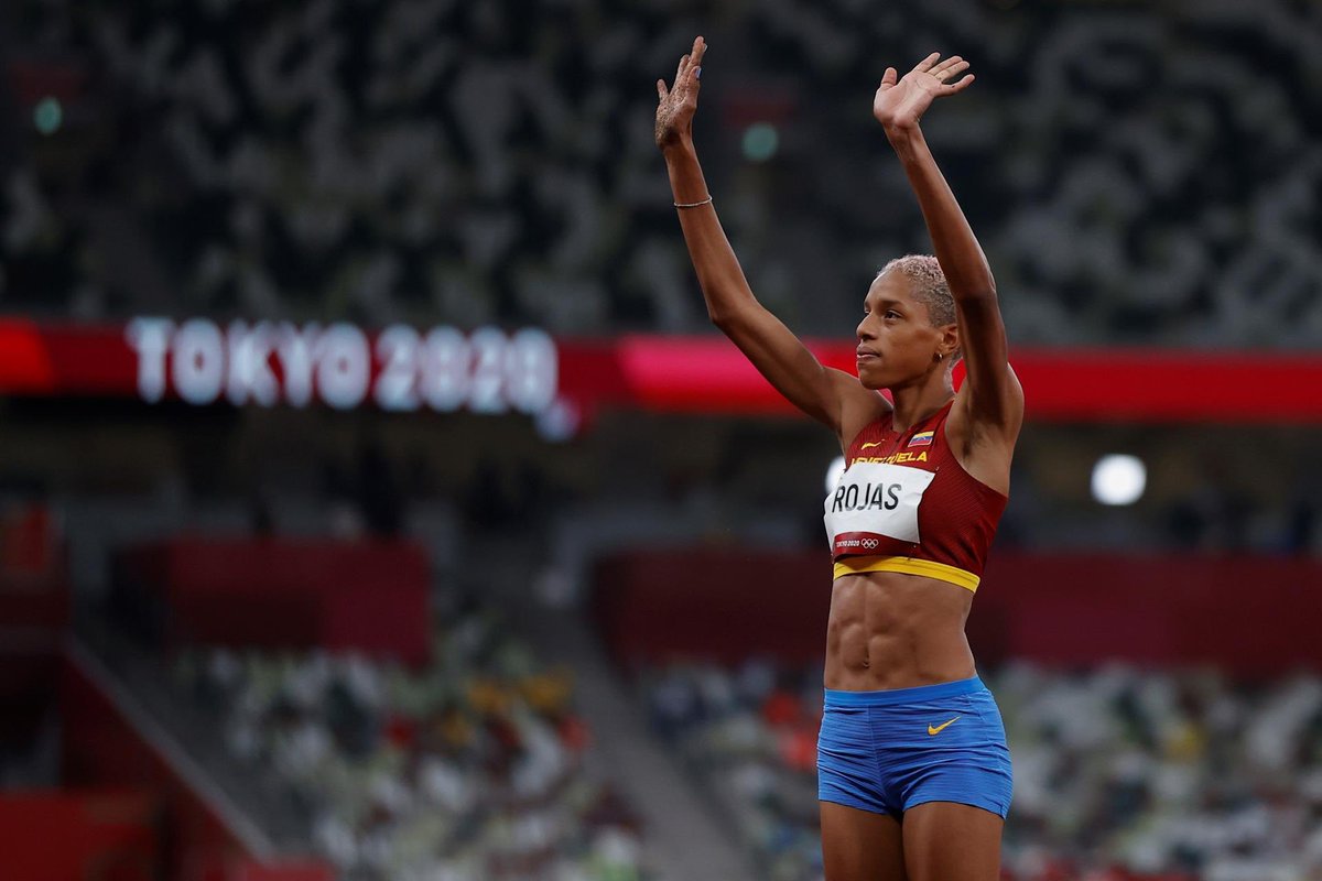 waltersafarian's tweet photo. Ella destrozó el récord olímpico y el récord mundial en Salto Triple 
La venezolana Yulimar Rojas 
#Tokyo2020 
#JuegosOlimpicos https://t.co/PKfVLLZXHc