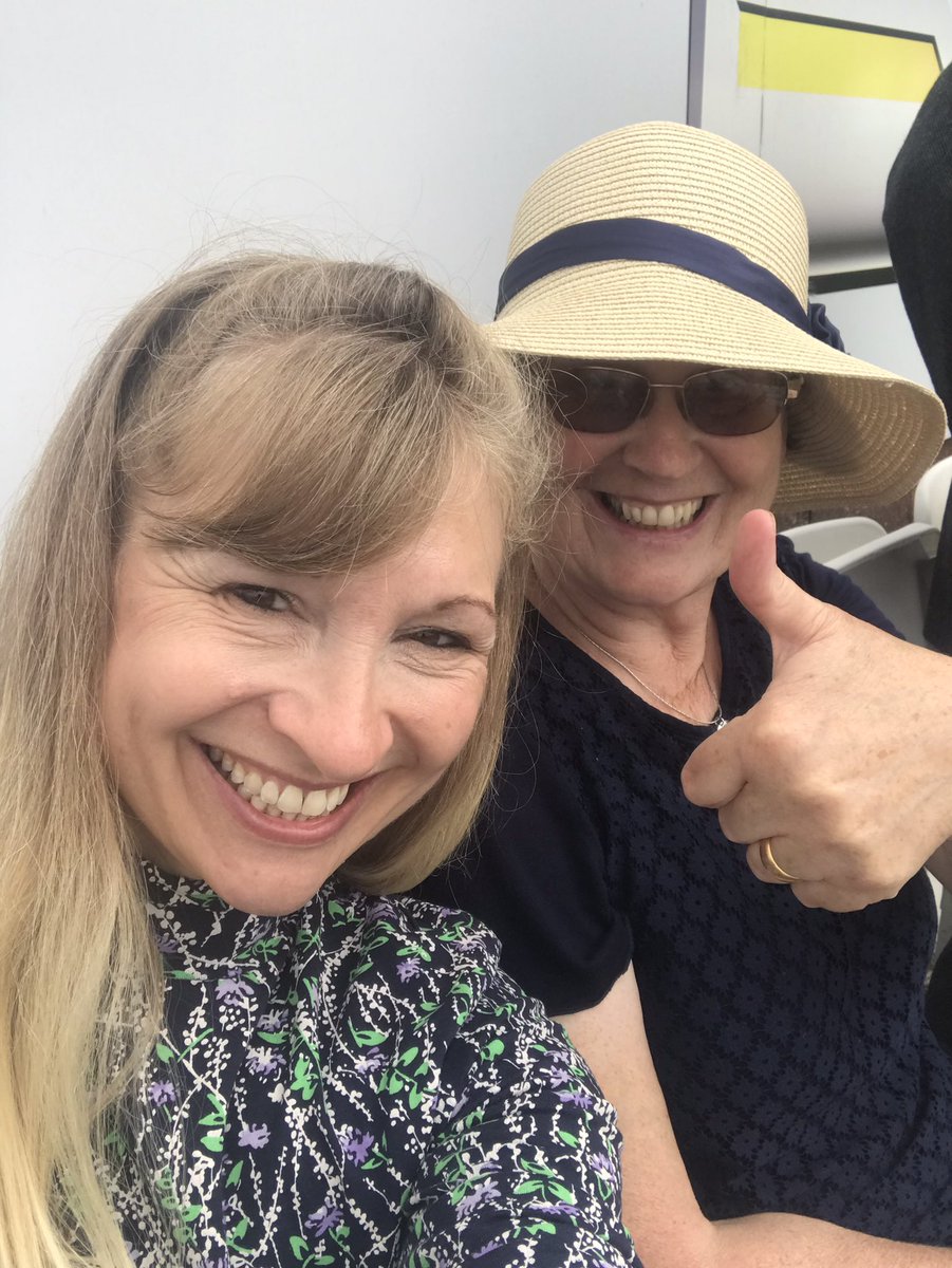 rhbeckyboo's tweet image. Moms first ever cricket match 👍