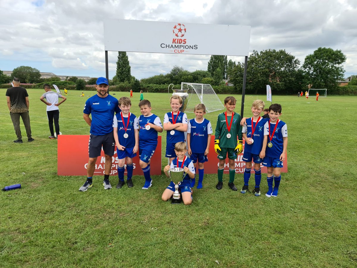 Paulgreenslade9's tweet photo. @UCLTournament Top Cup Winners @Poulton_VicsFC  U10's.
Proud of the boys , grew into the Tournament , playing some fantastic football , great end to a very exhausting weekend ⛰⛰⛰⚽️🏆👏
@MWSports1 player of the Tournament Dylan Bradshaw 👏 https://t.co/pNfXTWFTM3