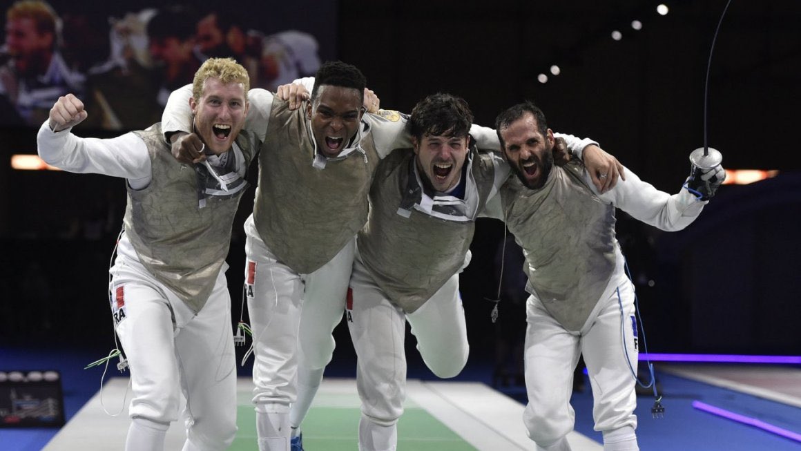 Toutes mes félicitations à l’aviateur Enzo Lefort et au maréchal des logis Maxime Pauty, qui remportent aujourd’hui la médaille d’or au fleuret, par équipe masculine avec Erwan Le Pechoux et Julien Mertine aux #JeuxOlympiques de #Tokyo.
10e médaille pour l’#ArméeDeChampions 🏅