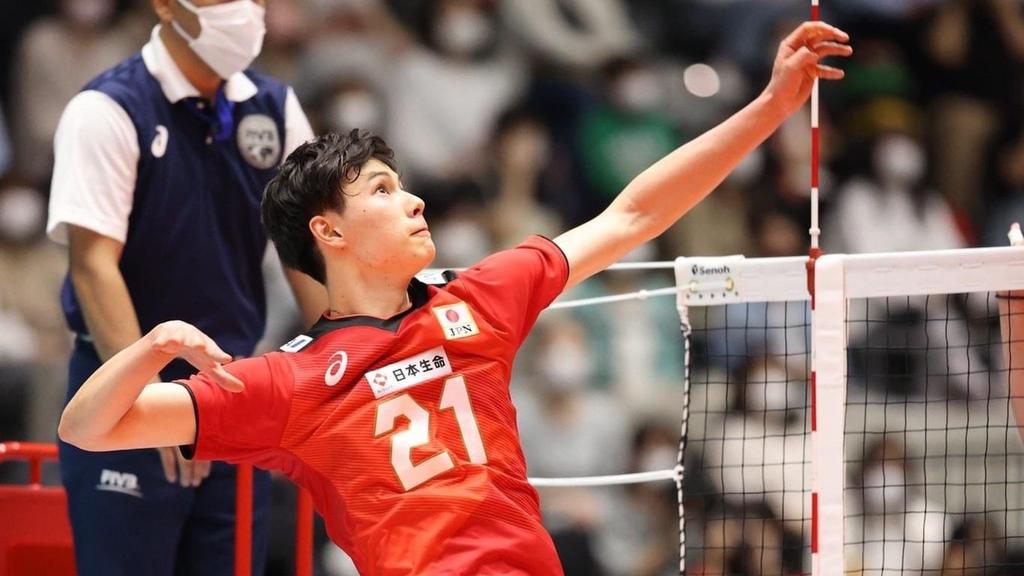 sehunbubbleteaa's tweet photo. Ya Allah ini nonton #Volleyball salfok bgt bcs bertaburan pria tampan semua https://t.co/8ozt7tlJnP