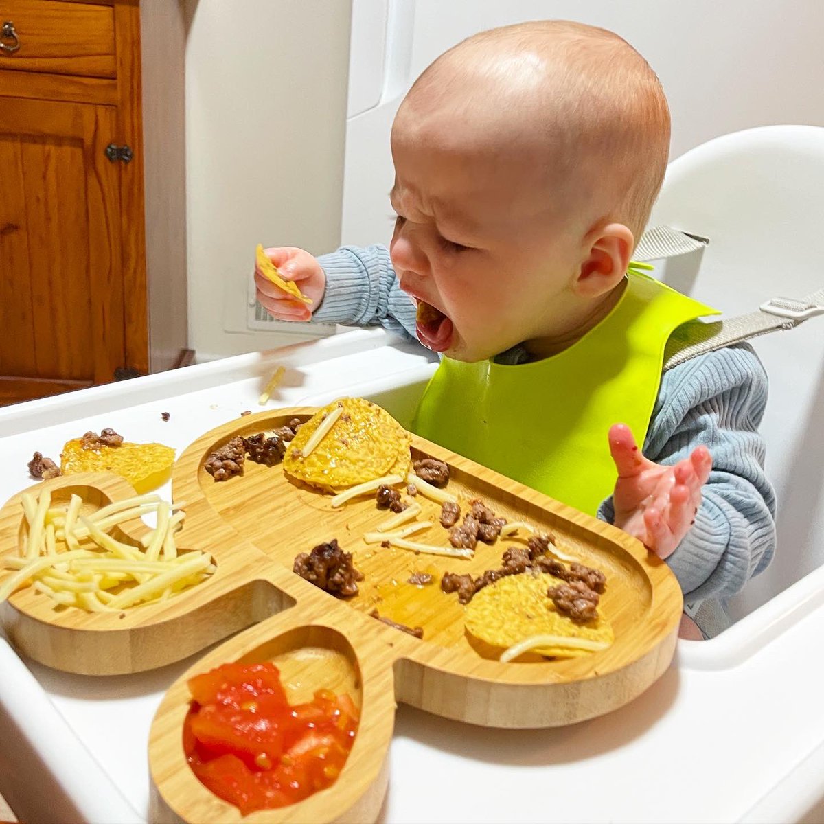 popselizabethr's tweet photo. Hunter struggled with the corn chips a bit tonight but still ate most of his nachos! 😅

Like our page &amp; follow us on Instagram for more! 🤩

Eating with Hunter • eating.with.hunter (IG)

#blw #mexicannight #babyledweaning #babyfoodie #foodie #minifoodie https://t.co/XBKdEhKqTW