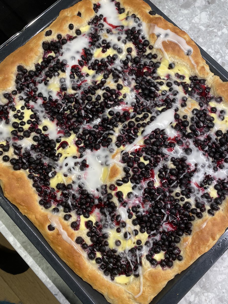 MajaMFox's tweet photo. First time baking a dessert and sweet tasting focaccia! It smells real good 🥰 https://t.co/i3q6k51AX2