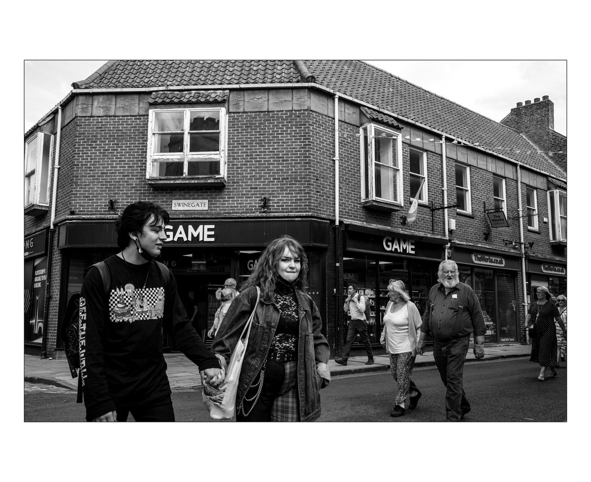 York England.

Fuji x100v 

 #fuji_photographer #fujiworld #photoofdays #fujidocumentary #fujiusers #fujiglobal #fujisimulationgroup  #35mmphotography #35mmphotography 
#people 
#streetphotography 
#mono
#monochrome
#blackandwhitephotographyoftheday