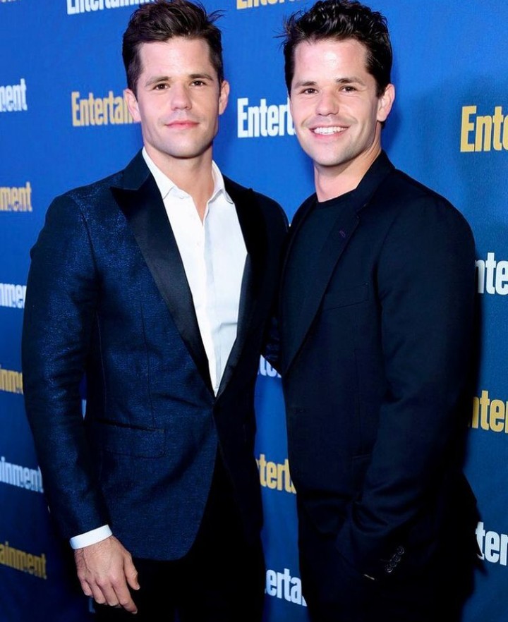 Charlie e Max Carver estão completando 33 anos hoje..
Happy birthday my angels   