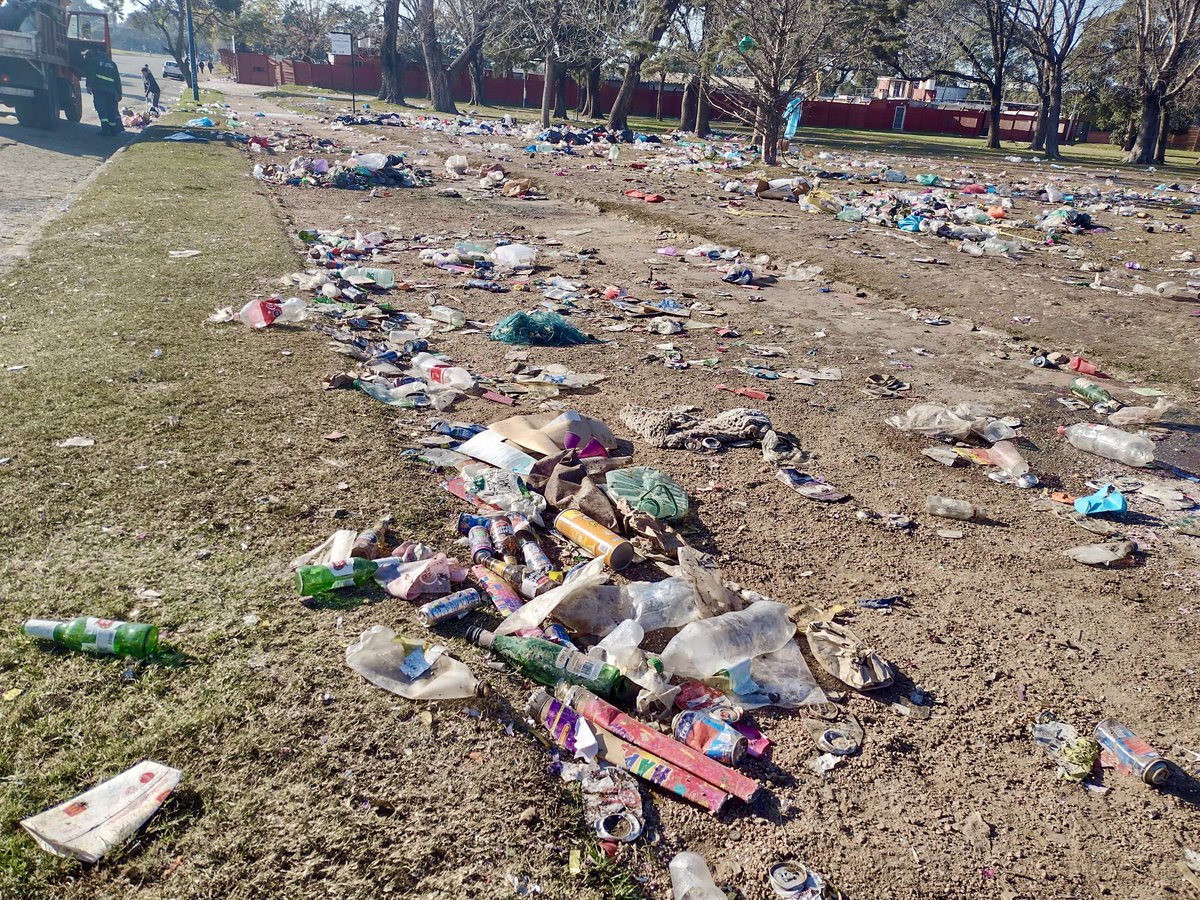 miramaroficial's tweet photo. Lo cortés no quita lo valiente y un título no quita lo mugriento.

#ParqueBatlle #Doctores2021 https://t.co/Sk6DBobtH8