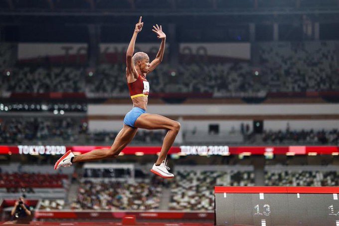 David_qva's tweet photo. Vuela Venezuela🇻🇪 vuela Yulimar Rojas🥇 MUCHAS FELICIDADES!! https://t.co/LT3oRaCWHI
