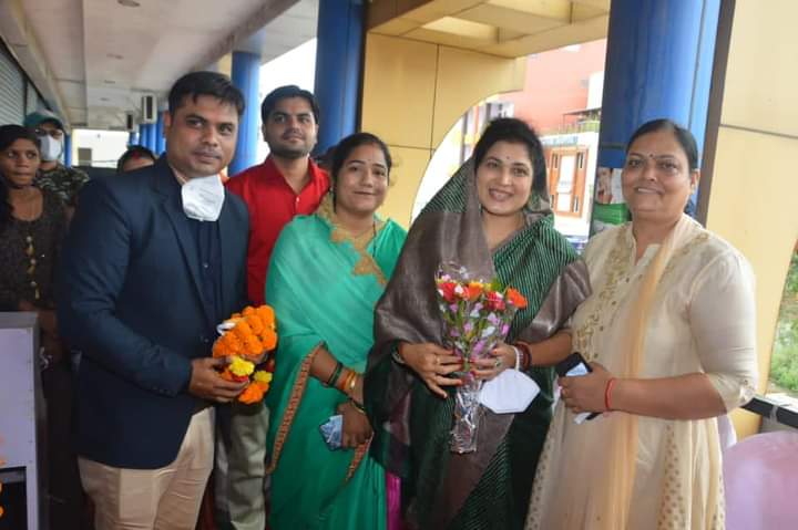 KrishnaGaurBJP's tweet photo. गोविंदपुरा विधानसभा क्षेत्र के अयोध्या बायपास पर डॉक्टर श्रीकांत जी द्वारा संचालित होने जा रहा होम्योपैथी क्लिनिक का शुभारंभ किया डॉक्टर श्रीकांत जी और उनके परिवार को नये क्लीनिक के शुभारंभ की बहुत बहुत शुभकामनाएँ 🙏🙏💐💐💐 https://t.co/rXFwtQEAbE