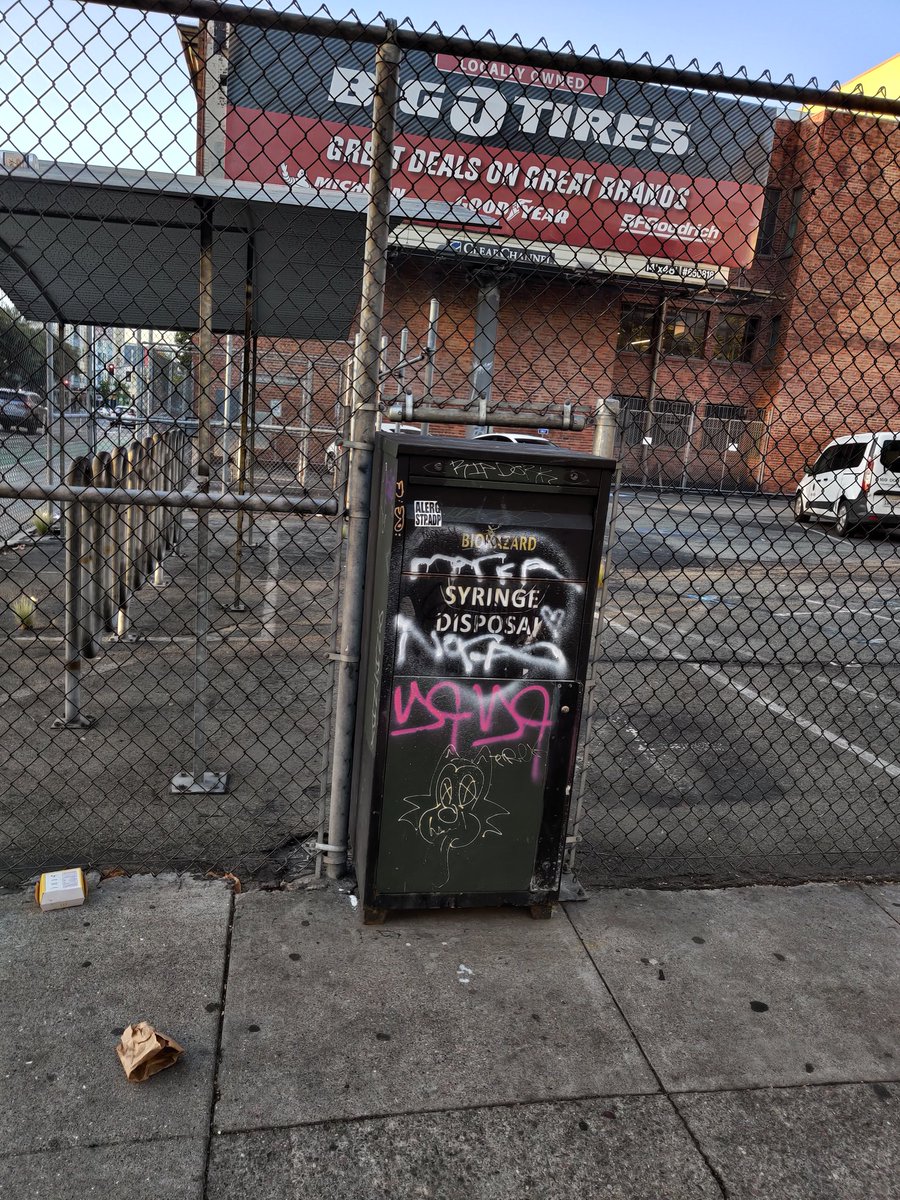 kareninsf2's tweet photo. Sigh... Kind of miss working south of market #soma #homelessness #helpdonthurt @LondonBreed #sf #corruption https://t.co/6SbKVMHIMS
