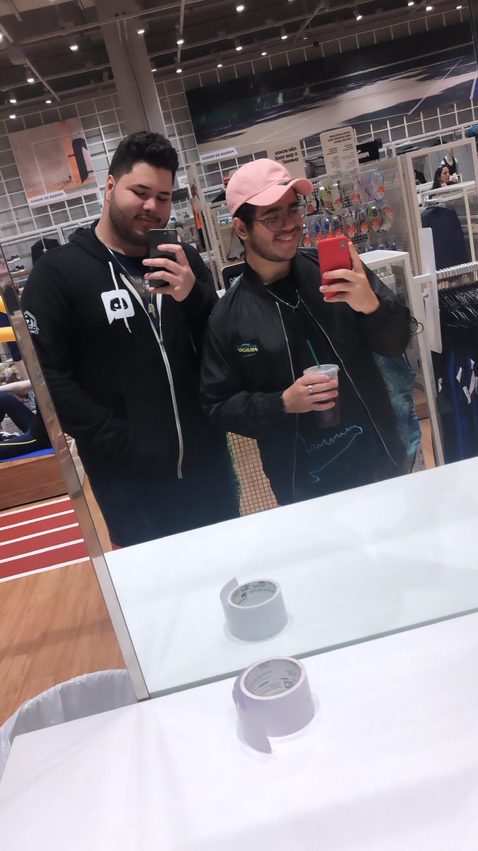 cuckardo's tweet photo. Hoje é dia dele, do meu irmãozinho que a vida me deu ❤️ eu te amo vagabundo

Parabéns, vc merece o mundo ❤️ https://t.co/fLyuH0LLd4