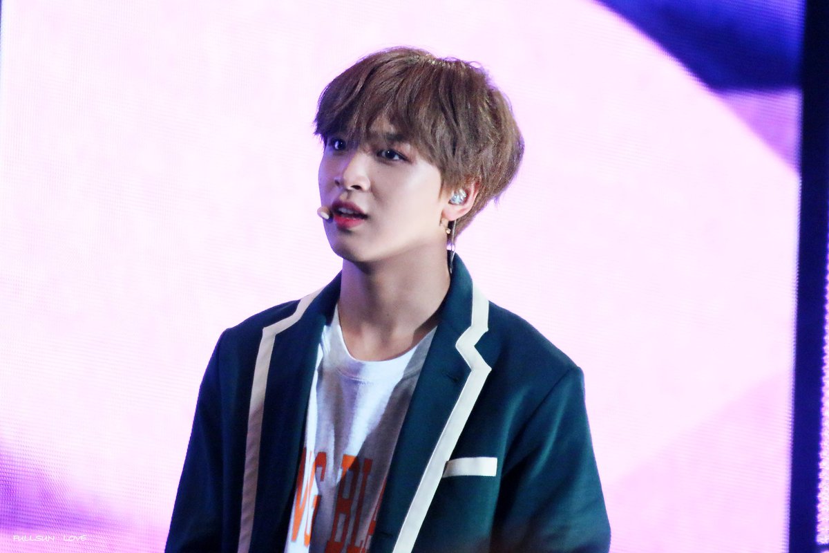 brkhayali's tweet photo. ㅤ
Adit bertukar pandang dengan rekan kerjanya dan tersenyum ke arah sang puan. "Terima kasih juga kepada Vice Prefect Khaira yang telah membantu saya dalam memandu acara hari ini!"ㅤ
ㅤ https://t.co/WolHyrWR4M