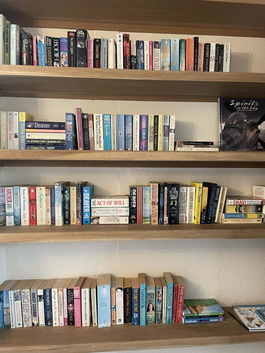Libschool1's tweet image. Just checked into our Airbnb and there’s a mini library! Currently, resisting the temptation to re-shelve alphabetically!
#librarylife #amlibrarian #librarianproblems #librarytwitter