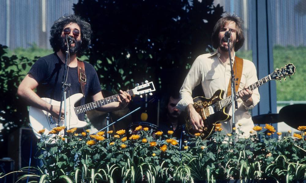 BobWeir's tweet photo. …Couple of towering weeds in that flower box...⁣
Happy Birthday, Jer…⁣
⁣
📸: Larry Hulst/Michael Ochs Archives/Getty Images⁣ https://t.co/lUvHbB5AIo