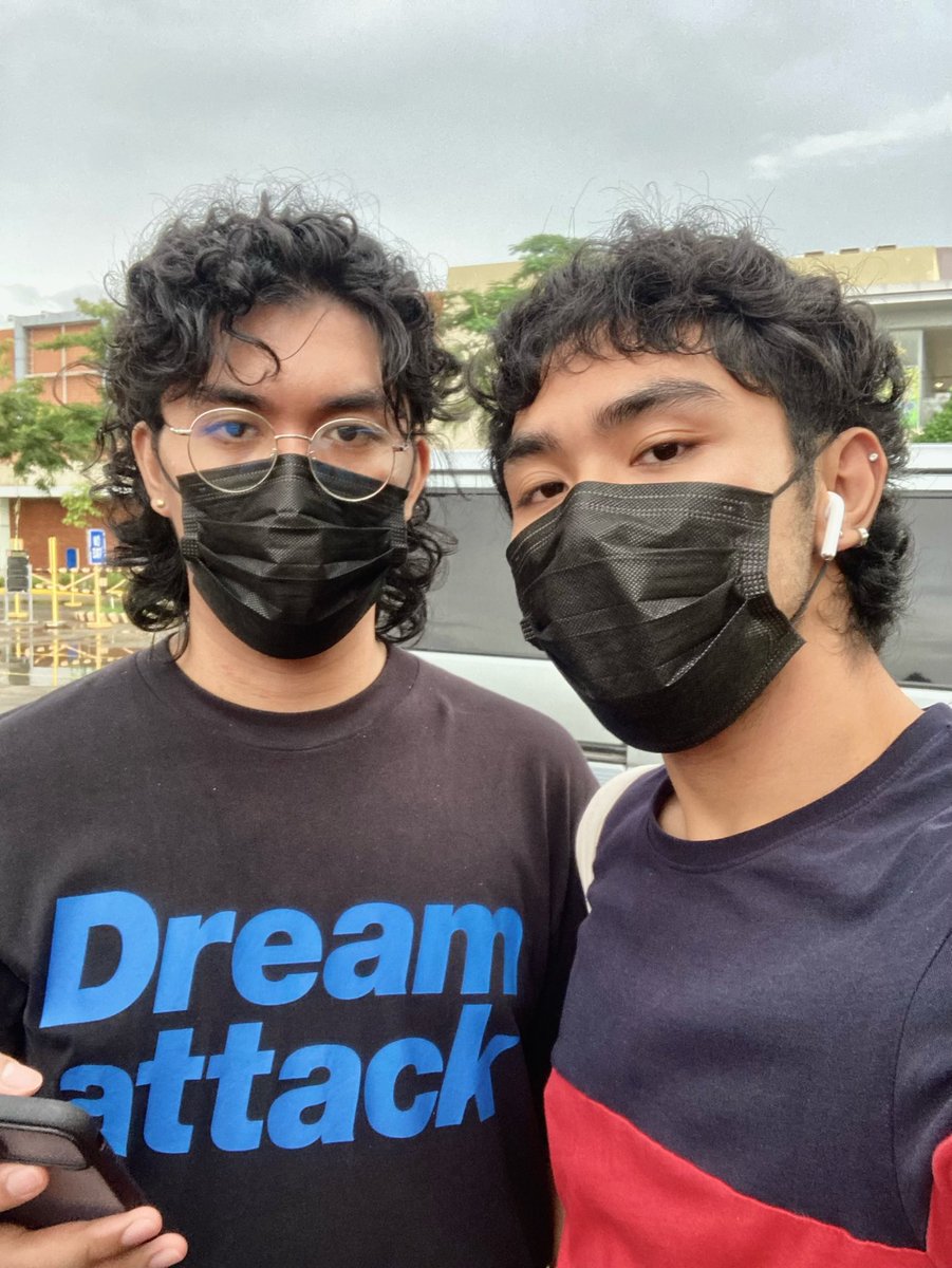 v14n_'s tweet photo. Bonding daw kami kahapon,,, 🤢🤢🤢breathe if u think mas pogi aq 🤪🤪🤪 #bffera #peacebewithu https://t.co/LV5KCQEXJX
