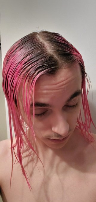I've redone my hair dye let's hope it stick https://t.co/LdrQM5XKd2