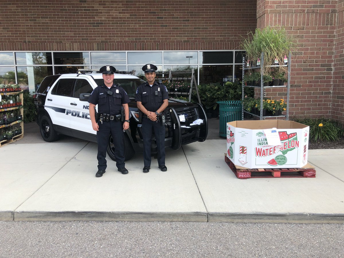 ChiefMolloy's tweet photo. We were proud to partner with our Novi @kroger store and our #NoviCommunity on the Zero Hunger Emergency Food Drive. Thank you all for your generous donations! @cityofnovi #PartnersWithOurCommunity @erickz_ez @sbaetens236 https://t.co/BQTZIJi6Jm