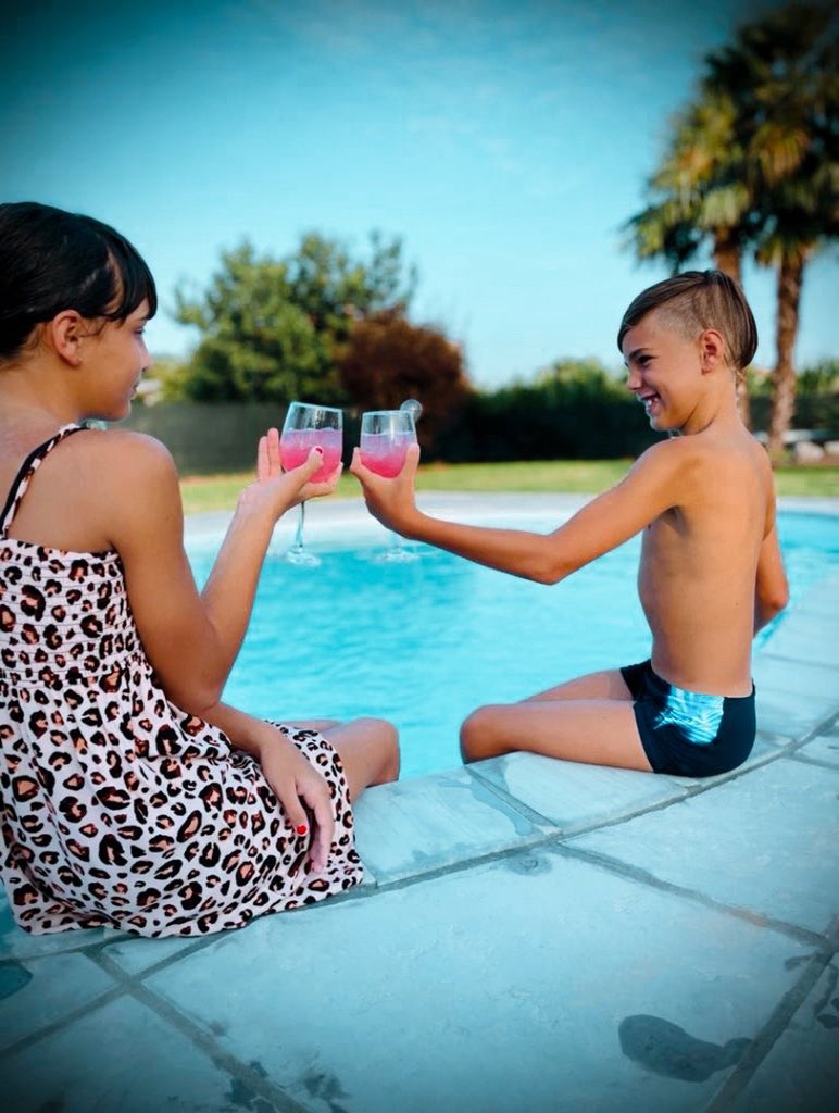 We can accommodate younger members by making inspirational drinks that look and taste as special as you would want yours to be, and healthy enough to recommend!
💜🤍💜🤍💜🤍💜🤍💜
#kidsparty #poolparty #healthydrinks #mocktails #events #bespokeservice #drinksforall #alcoholfree