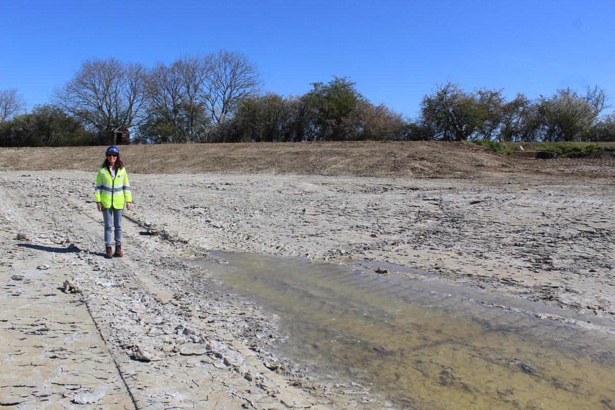 EnvAgencyMids's tweet photo. Natural flood management methods are being used to reduce flood risk to three villages in #Lincolnshire
Specialist ponds and grassed areas are being installed and will hold back 19 olympic sized swimming pools worth of water😲
Read more: https://t.co/LAeiXsAc4G #Flood #Swaton https://t.co/QxEn9QCerE