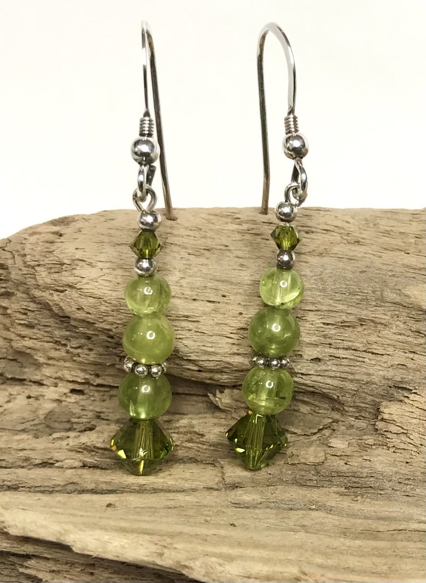 RichmondGem's tweet photo. ✨ These long drop earrings are made out of this month’s birthstone Peridot, which is said to be a powerful heart-chakra healing crystal 💕

#gem #gemrichmond #sterlingsilver #silverjewellery #gemstonejewellery #birthstones #peridot #richmond https://t.co/EB3q9QxOn4