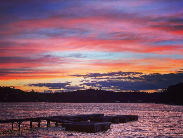 JacksonLakeLife's tweet photo. Lake life is the best life!☀

📸@___annie____ on Insta 
📍Jackson Lake, GA

#LakeHomesRealty #LakeLife #LakeLifestyle #LakeFun #LakeLove #Lakeside #LifeontheLake #Outdoorliving #jacksonlake #laketobesofkee #jacksonga #maconga #jacksonlakelife #jacksonlakega #georgia #centralga https://t.co/DPYNg6XOVP