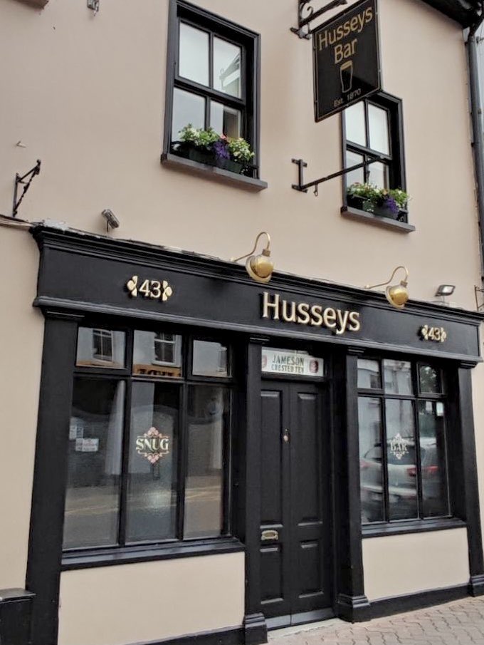 husseysbar's tweet photo. GOOD NEWS! Husseys Bar reopens at 4pm tomorrow.  We look forward to welcoming everyone back. We have made a few changes to the layout to help keep things nice and safe while you enjoy your pint. No bookings. Just call in.🍺 #Pubs #Pints #Killarney https://t.co/sHlOwf6Mdp
