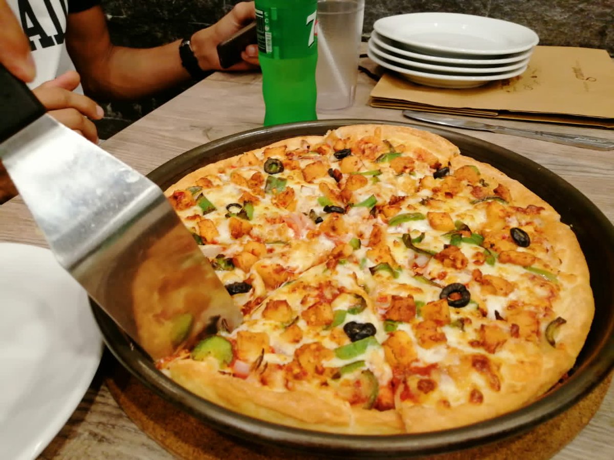 maria_ch786's tweet photo. Today is My Birthday..!😉
We are celebrate on My Birthday Party🎂 🎊🧡🖤🥰Thanks for Wishing Friends..!
#Iram_mam #Mubiii_ch #Hamiii #Ali_Faiz #Asim
@chmubeen800 https://t.co/GxZj0g3R56