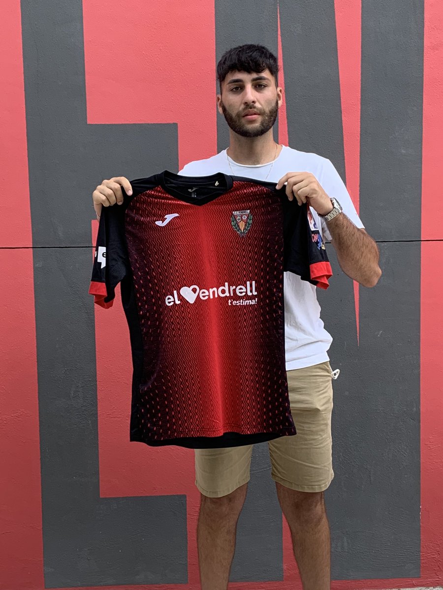 Ens agrada donar notícies com aquesta, que és el retorn d'un jugador de la base.
La temporada 21/22 <a href="/marcanelas5/">Marc Cañellas</a> defensarà la samarreta del primer equip. Tot un orgull per al club i un exemple per als jugadors de la base.
Ben Tornat Marc!
#caminemjunts 
#mercatok #okmercat