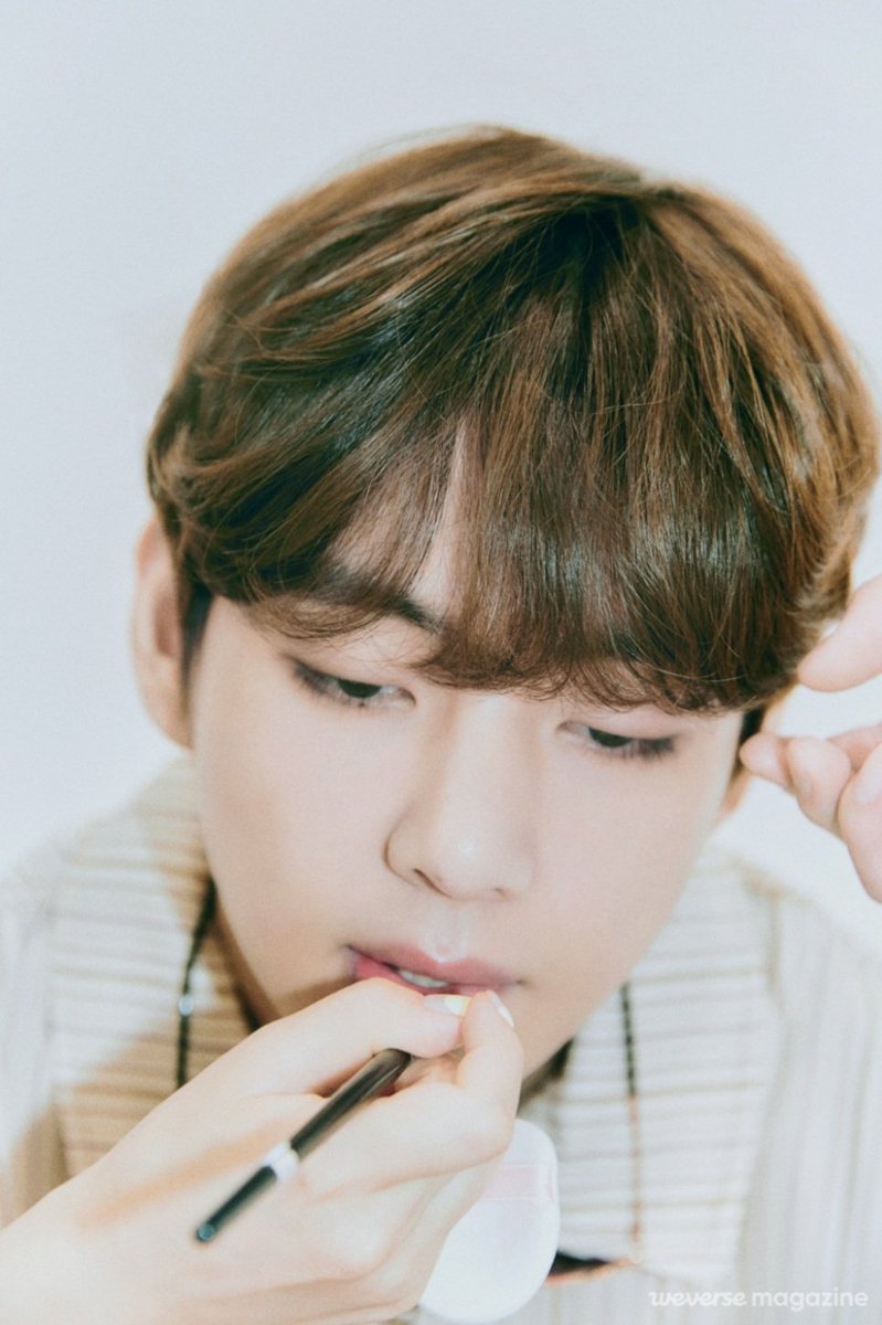 danielablack07's tweet photo. Weverse magazine V  @BTS_twt  #BTS #방탄소년단 #V #KIMTAEHYUNG https://t.co/Q26niLGlHa