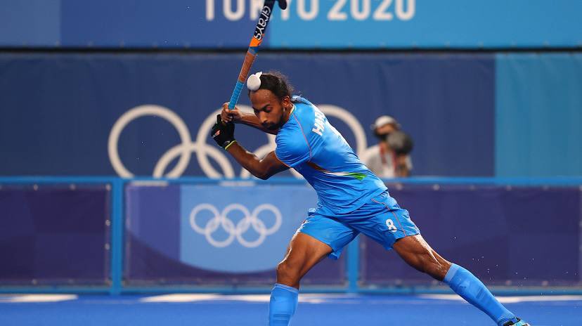 aniketmishra299's tweet photo. In 2017, Hardik Singh was on the verge of giving up on his dream of playing for India

He had made up his mind to go and play club hockey abroad; his uncle and former intl player himself Jugraj Singh intervened though and convinced him to stay back

In 2018, he made the 🇮🇳 squad https://t.co/olNdyKJXr1