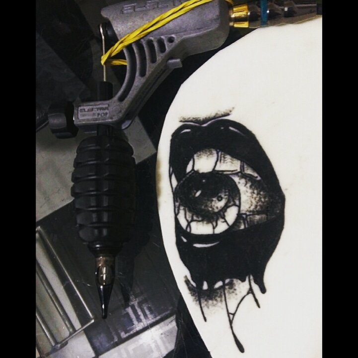 RafaelCapetiny's tweet photo. mais um estudo e minha arte da vez é uma boca na pele artificial no estilo #blackworktattoo #tattoo #tatuagem #tattoos #ink #inked #me #tattooart #tattooartist #art #tattooed #tatuagemfeminina #tattooideas #love #instagood #marketingdigital #tatuagemmasculina #rafaelcapetiny https://t.co/jLtztgL4Ct