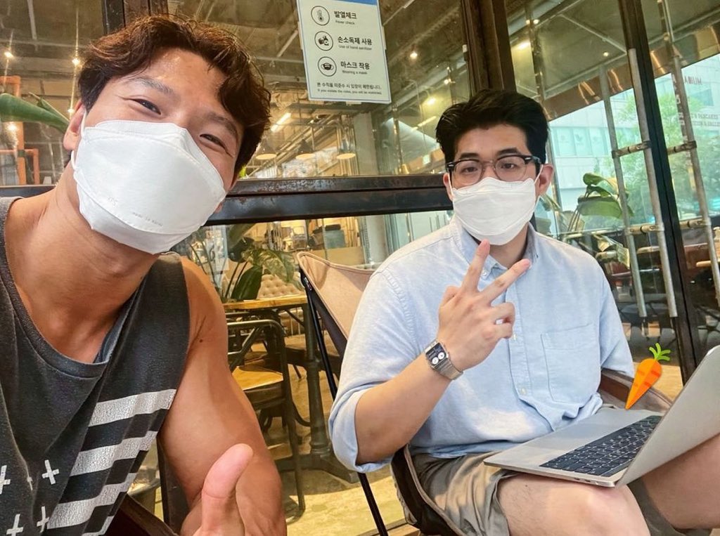 RunningManIntl's tweet photo. kjk76 IG post
βAchieved 2 million subscribers during a meeting.. γ
What is this.. Thank you so much! #IWillDoWell #Youtube #GymJongkook #KimJongkook #2MillionSubscribersβ
#κΉμ’
κ΅ #λ°λ맨 https://t.co/61dDyfhCto