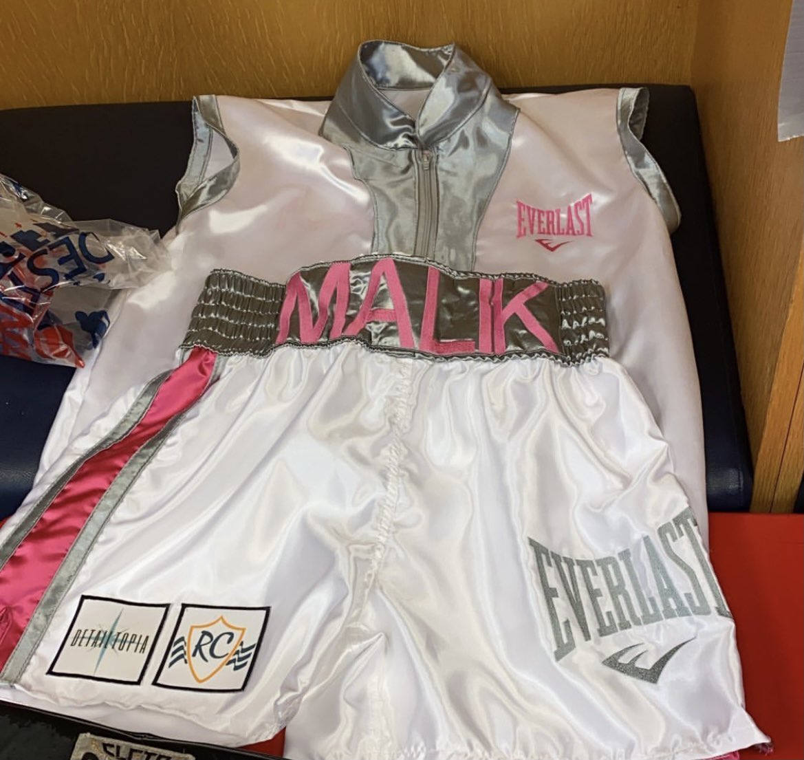 First and foremost I wanna thank god.
I couldn’t have done this with without my team and brothers in this camp <a href="/VitoMielnickiJr/">Vito Mielnicki Jr</a> @SupremeKeeshawn 
@Nick_Vitone 
I’m thankful for my Sponsors <a href="/detailtopia/">Detailtopia</a> &amp; @ RichCapital and everyone who came out to by tickets !
We’re now 1-0 1KO