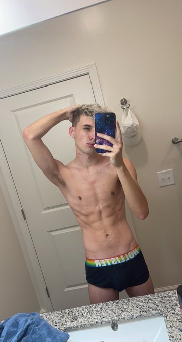 Good morning sluts 😘 https://t.co/5ckQW4nvd1<a href="/tag/helixbeachbums"class="tags"><span>#helixbeachbums</span></a>