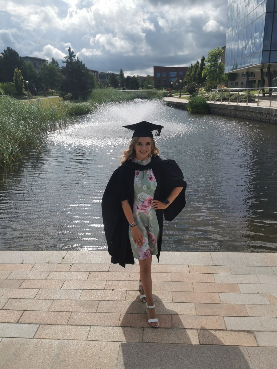 EmmaSufferin99's tweet photo. It finally happened 👩🏼‍🎓💜💚 https://t.co/3VeRNJKNsr