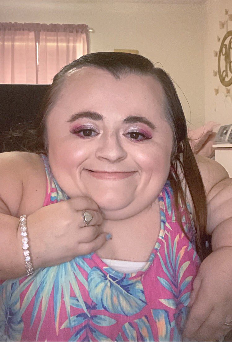 Makeup_Hannah15's tweet photo. Pink 💕 & white 🤍 glam! 💄 #motd💄 #ootd💕 #pinkeyeshadow #whiteeyeshadow #fullglam #boldlashes #simplebrows #makeupismypassion #nudelipcolor https://t.co/V8GxeAaqqZ