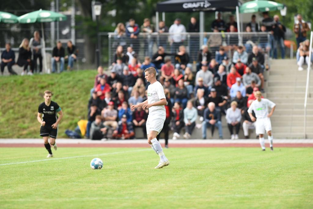 OrtivorOrt's tweet photo. Das Double-Comeback👍 ⚽️💯 
Lars und Sven Bender streifen sich das Trikot ihres Heimatvereins TSV Brannenburg in der Kreisklasse 1 über. Sauba Buam 👏 
Exklusiv-Fotos von @TN_Rosenheim und @mehr_von_baer aus Brannenburg

@BVB @bayer04fussball @TSV1860 @DFL_Official https://t.co/fHBOGx2xgm